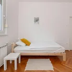 Апартаменты Hisa Hortenzija - And