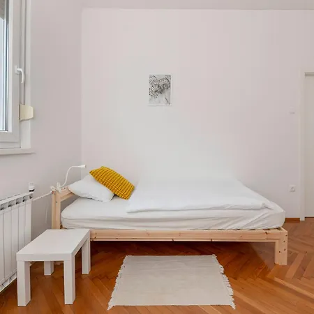 Апартаменты Hisa Hortenzija - And