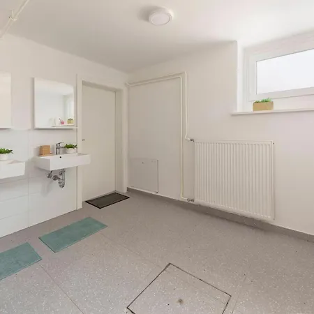 Hisa Hortenzija - And Ljubljana