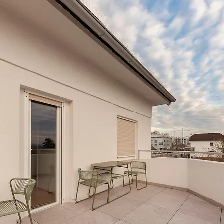 Hisa Hortenzija - And Apartment *