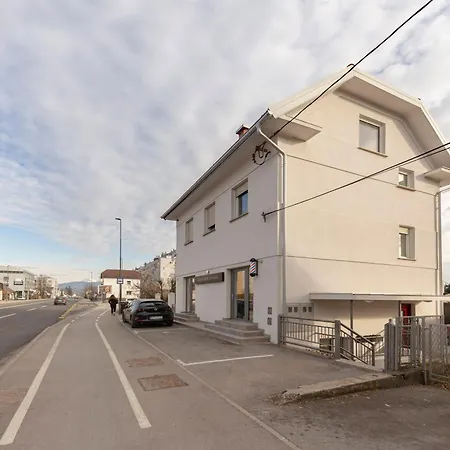 Hisa Hortenzija - And Ljubljana