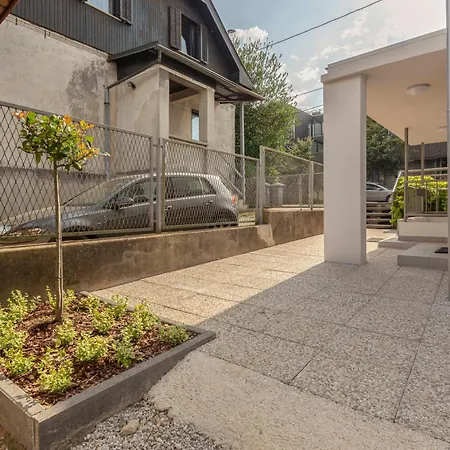 Hisa Hortenzija - And Apartment Ljubljana