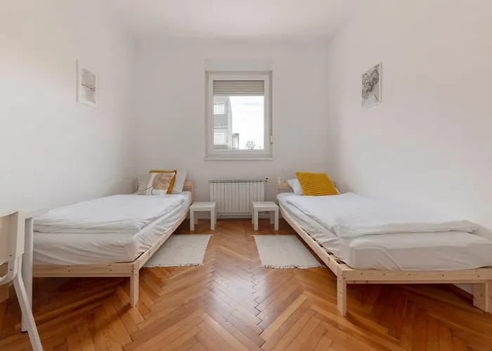 Апартаменты Hisa Hortenzija - And *