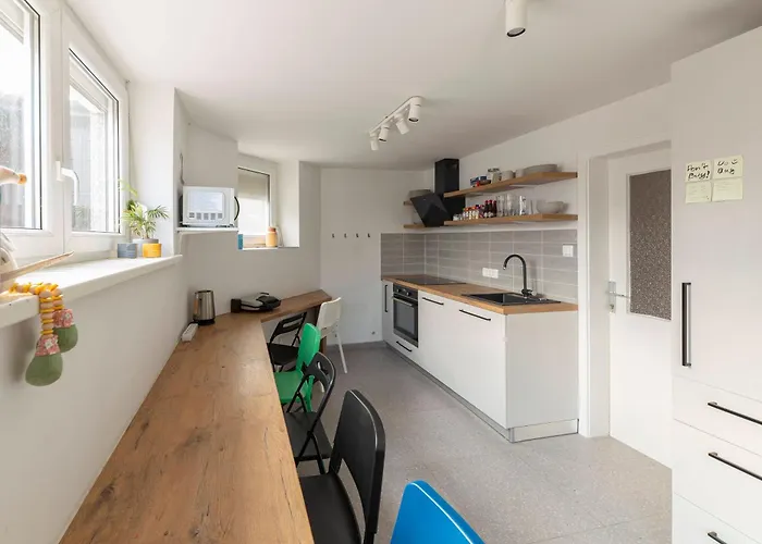 Hisa Hortenzija - And * Λιουμπλιάνα